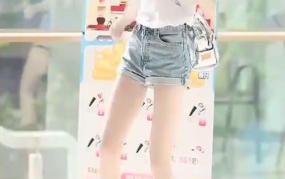 小姐姐展示自己的鞋袜,小姐姐鞋袜搭配大揭秘
